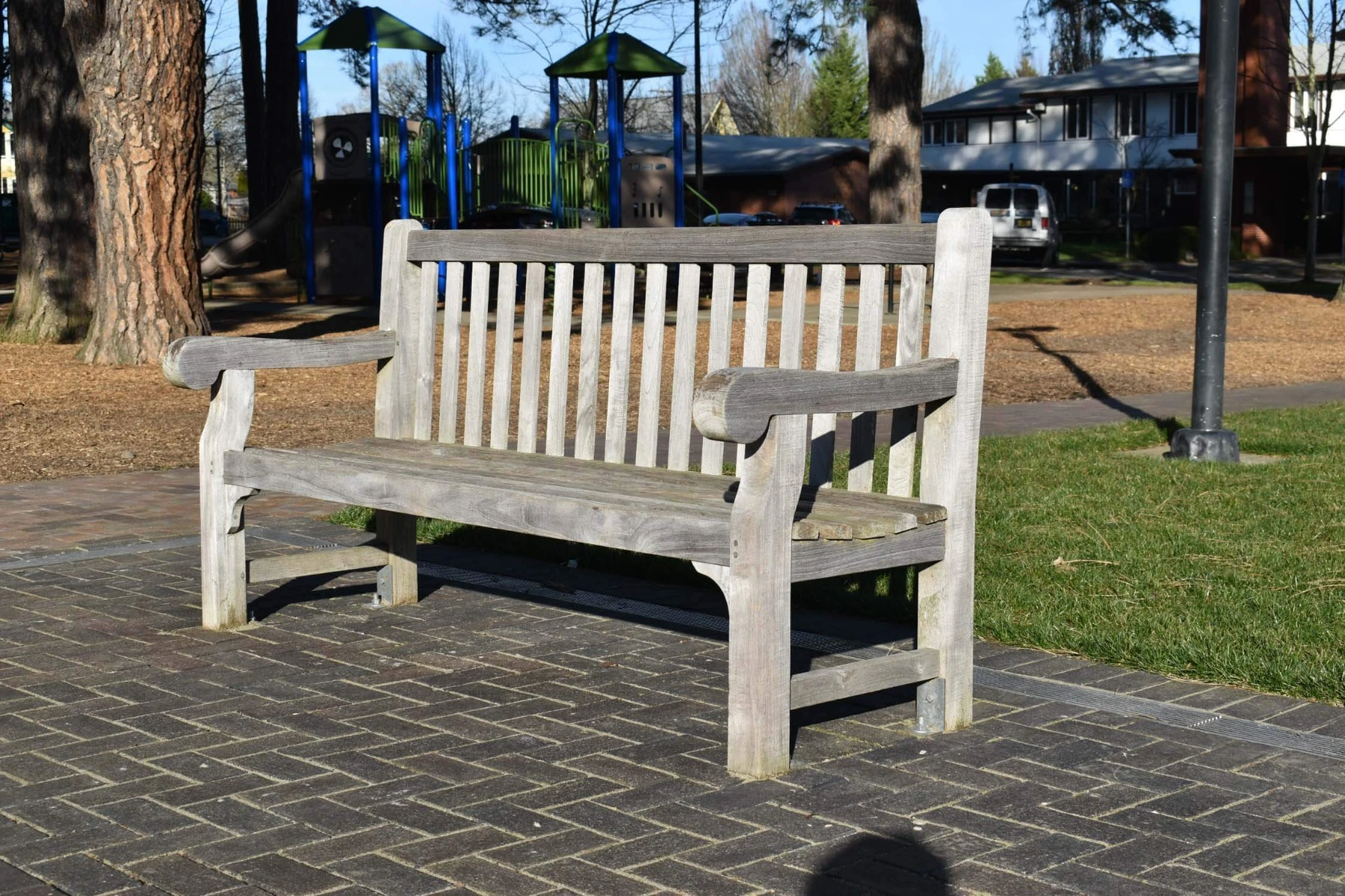 Goldenteak's Teak Hyde Park Bench in Beaverton Oregon